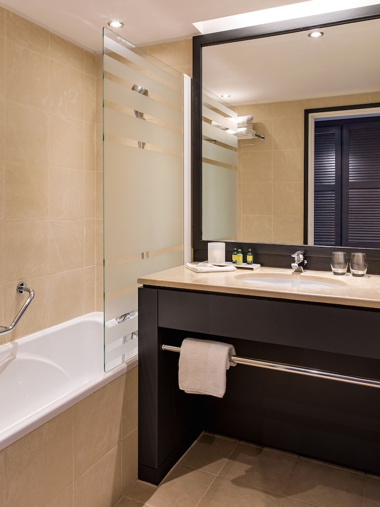 Standard Double or Twin Room - Photo 8