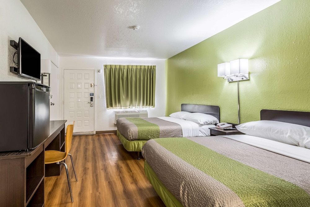 Deluxe Room, 2 Double Beds, Non Smoking, Refrigerator & Microwave photo 1