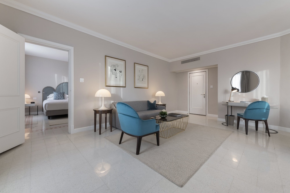 Suite, Harbor View