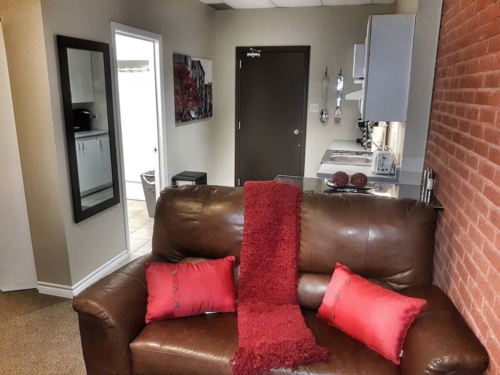 Suite #15 - 18 photo 2