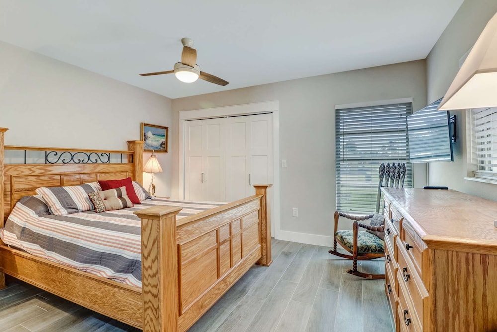 Villa (4836/4838 Esplanade St B-Pool) photo 1