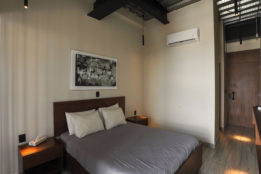 Deluxe Loft, 1 Queen Bed, Kitchenette, City View (5) photo 1