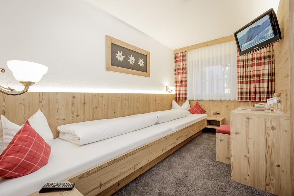 Basic Single Room, 1 Bedroom, Non Smoking, Mountainside
