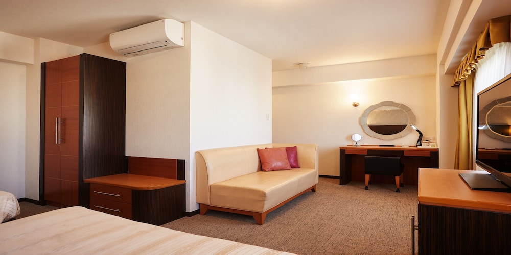 Premium Twin Room, Non Smoking - Photo 8