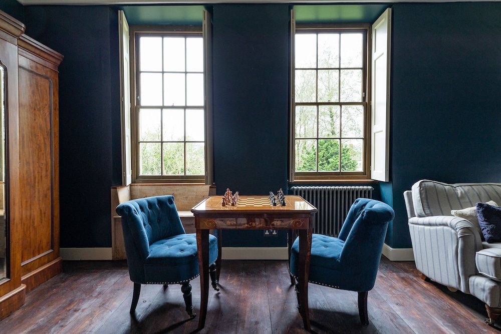 Deluxe House photo 1