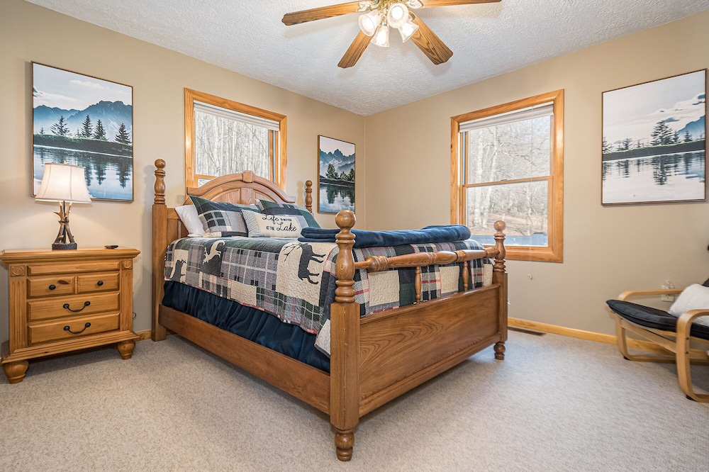 House, Multiple Beds, Fireplace photo 3
