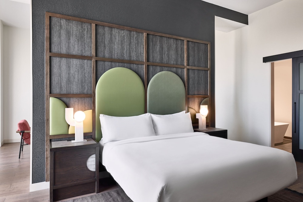 Executive Suite, 1 King Bed - Photo 10
