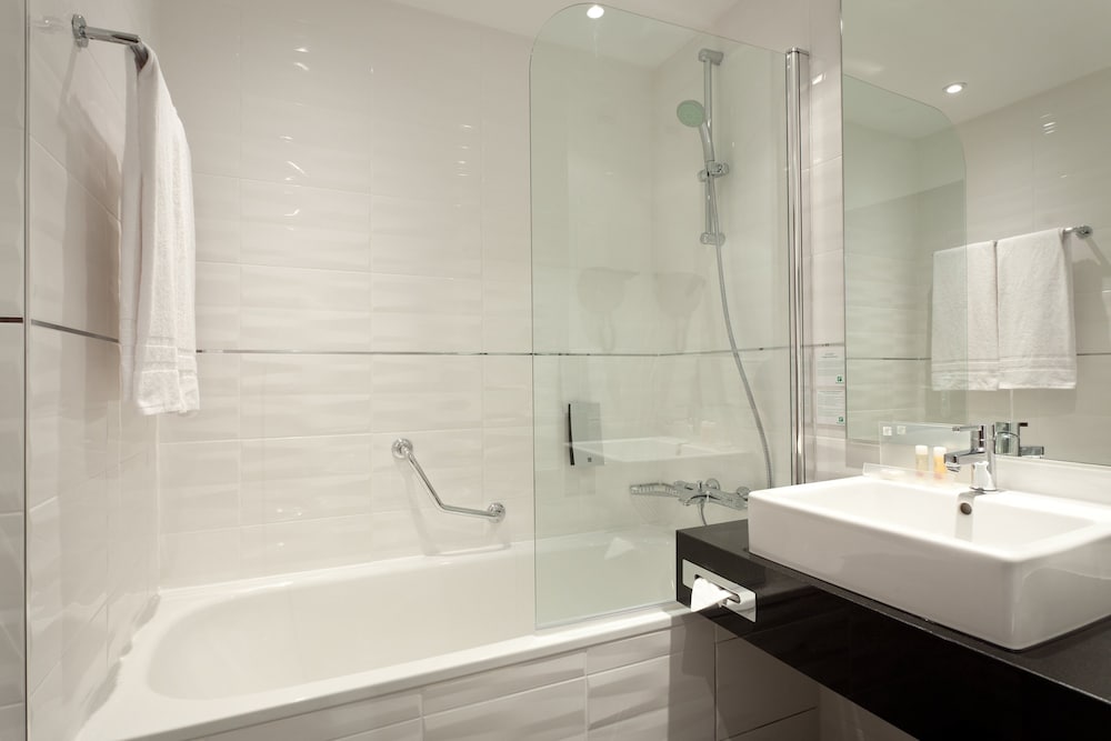 Standard Room, Multiple Beds - Photo 6