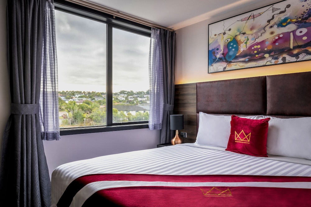 Two Bedroom Suite with Two Bathrooms - Photo 4