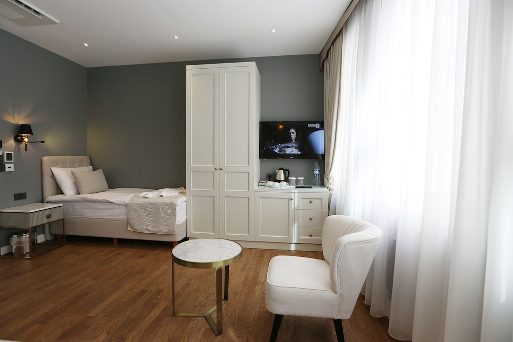 Standard Triple Room, Multiple Beds, Non Smoking photo 3