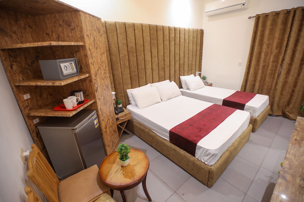 Deluxe Suite - Photo 6