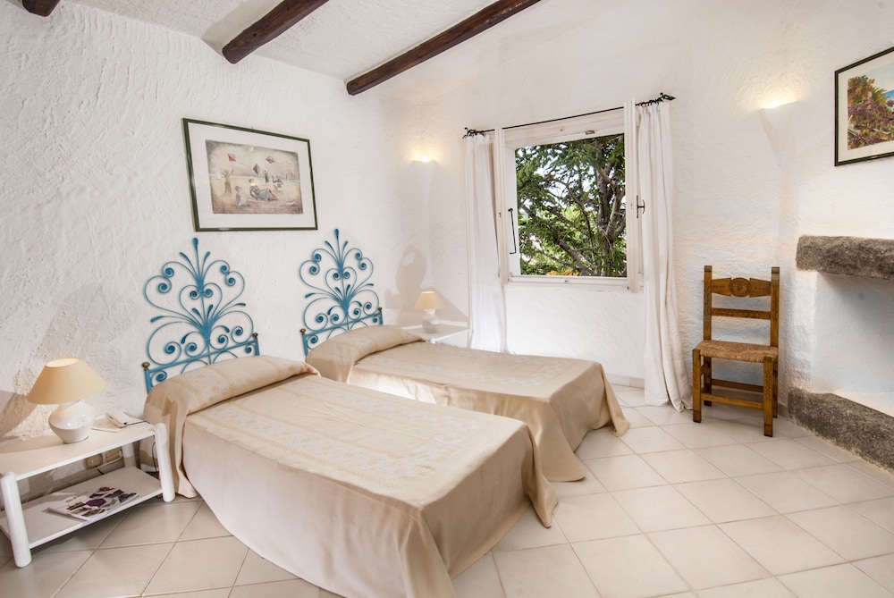 Family Room, Kitchen, Partial Sea View photo 3