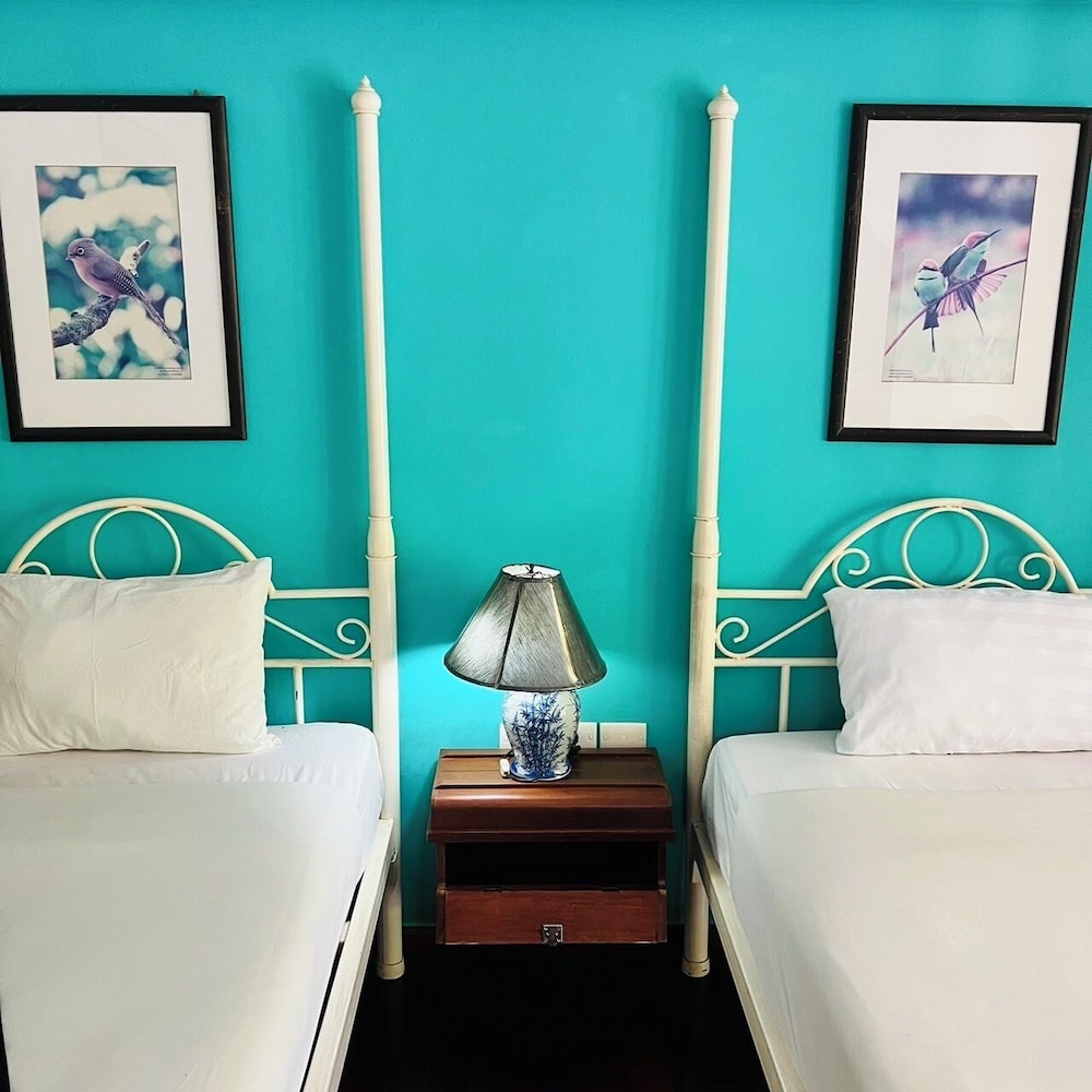 Superior Twin bed photo 3