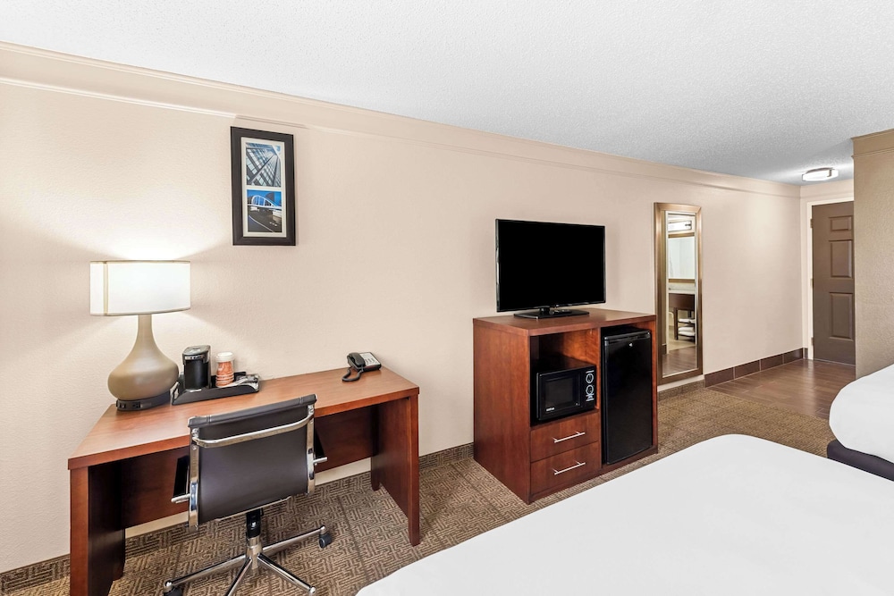 Standard Room, 2 Queen Beds, Non Smoking - Photo 3