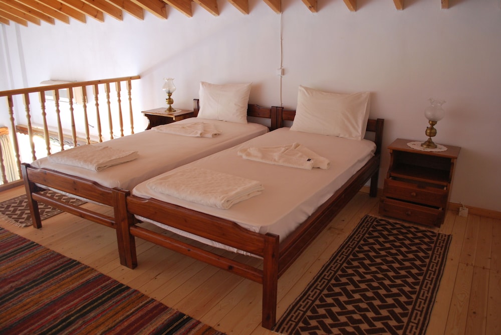Traditional Loft, 3 Twin Beds, Garden View photo 2