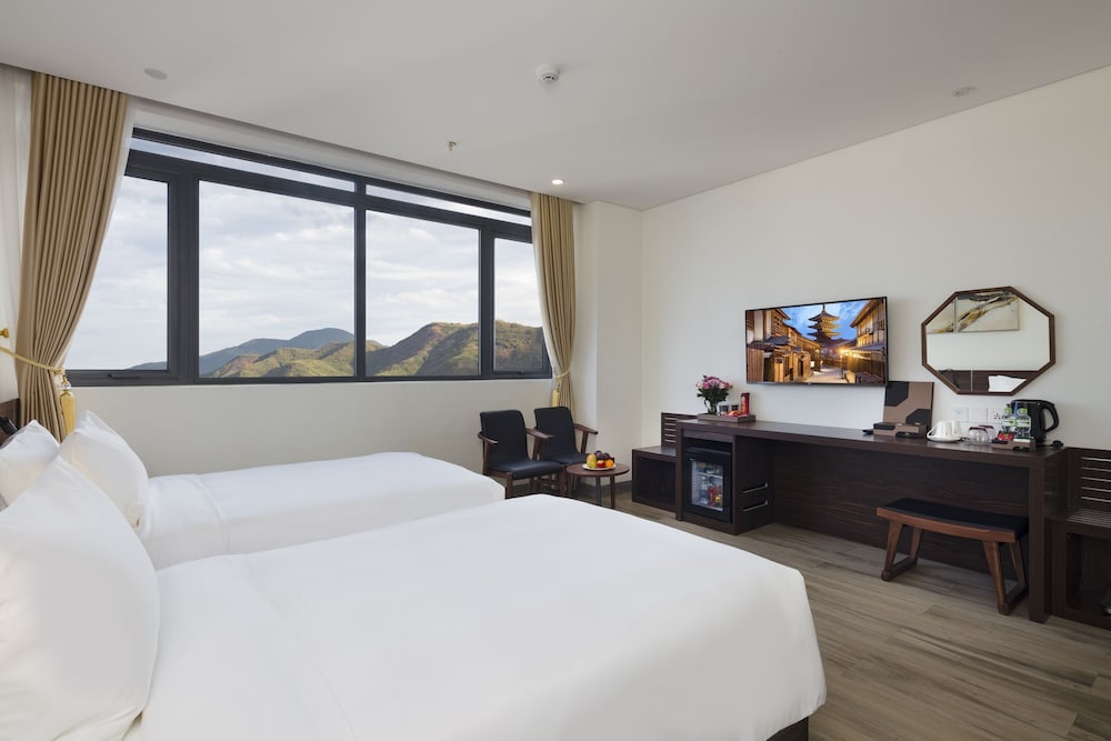 Grand Twin Room, City View - Photo 4