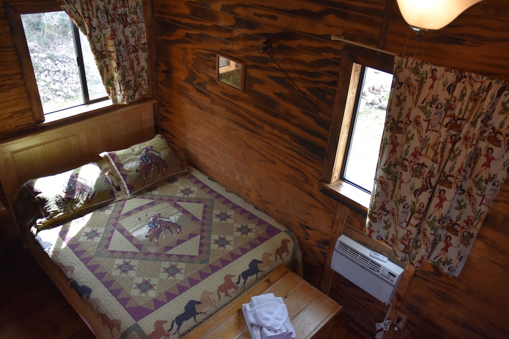 Cabin (Medium Pine) photo 3