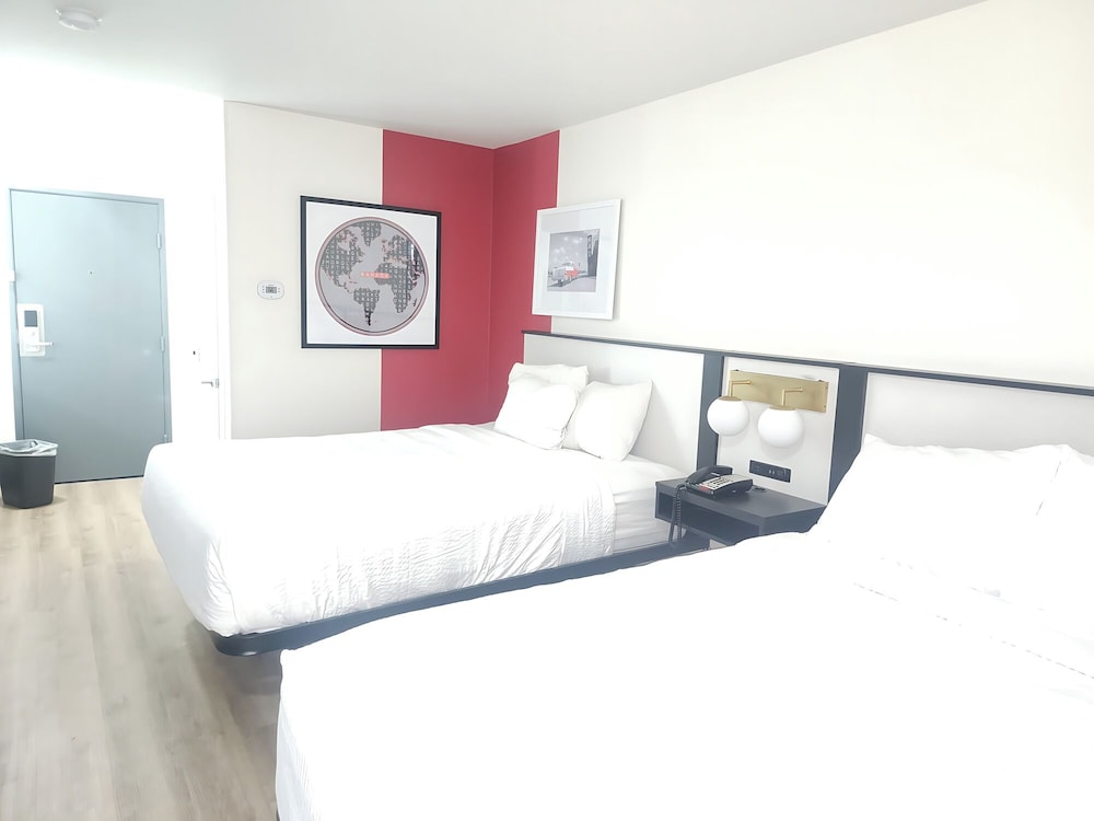 Room, 2 Queen Beds, Non Smoking - Photo 5