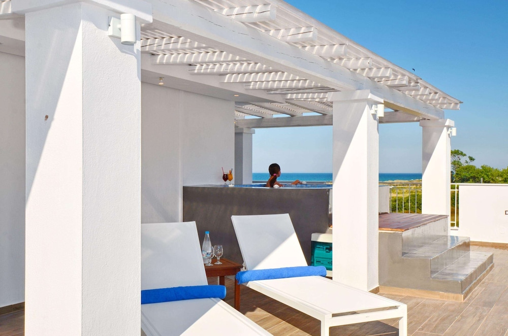 Honeymoon Suite, Sea View - Photo 12