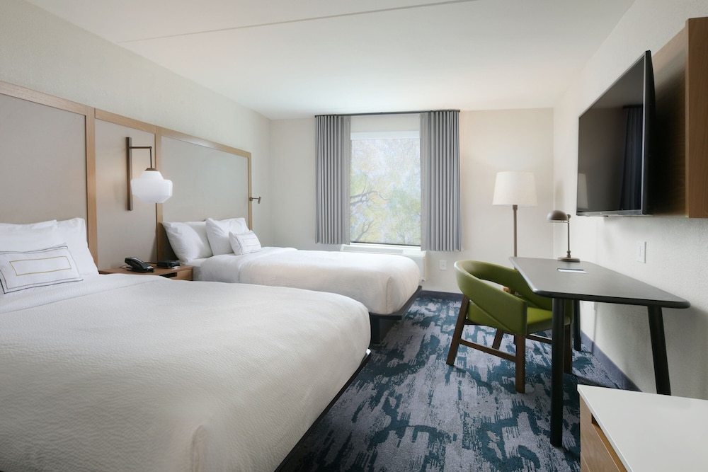 Room, 2 Queen Beds (Mobility Accessible, Tub)