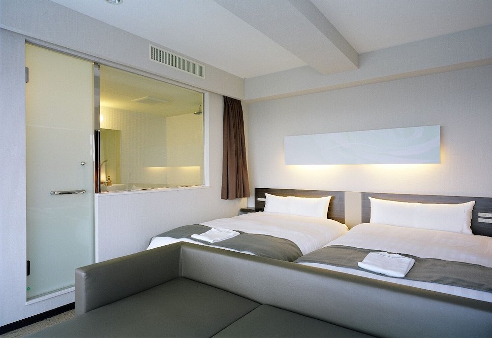 Superior Twin Room, Non Smoking - Photo 4