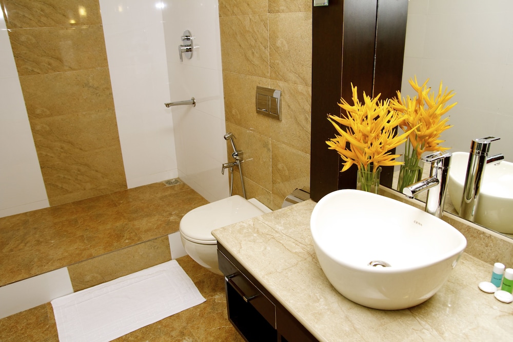 Deluxe Double or Twin Room, 1 Double Bed, Private Bathroom, City View photo 2