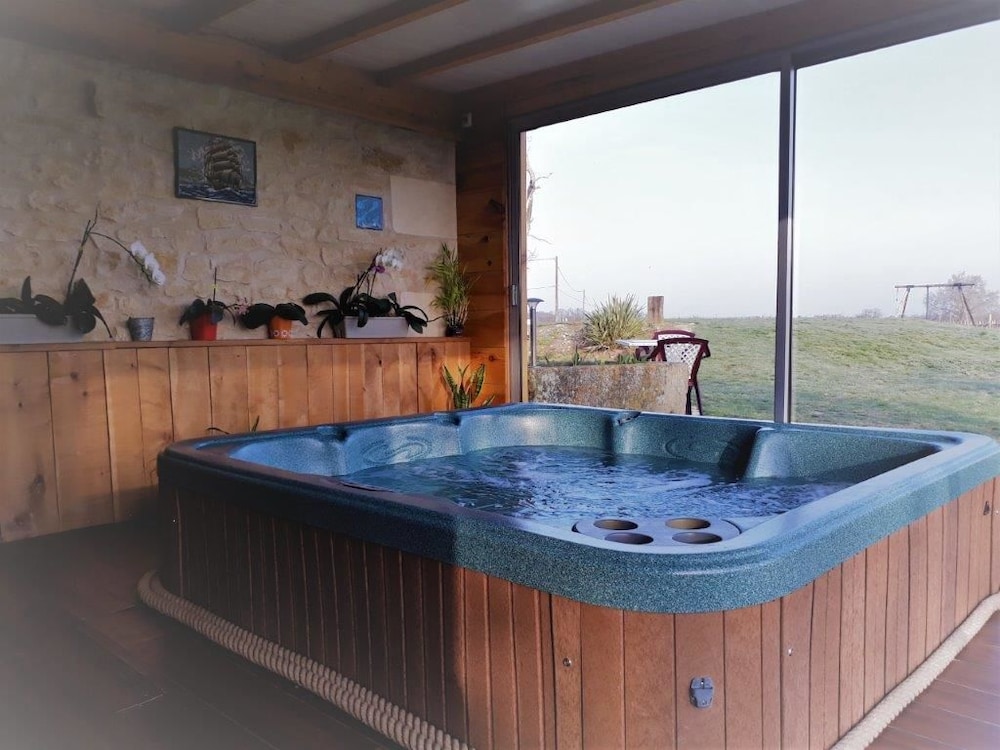 Family Room, Multiple Beds, Private Bathroom, Park View (Chambre du Pigeonnier ou du Prunier) photo 3
