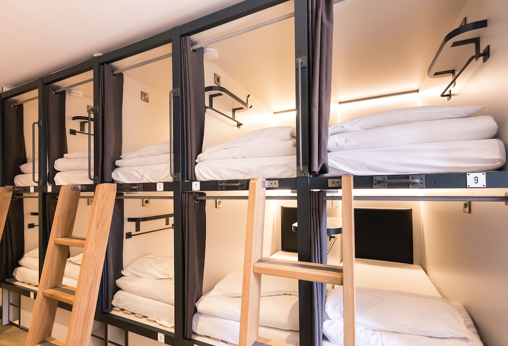 Shared Dormitory, Mixed Dorm (12 Pods) photo 3