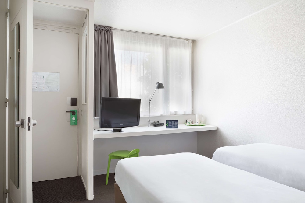 Standard Room, 2 Twin Beds photo 3