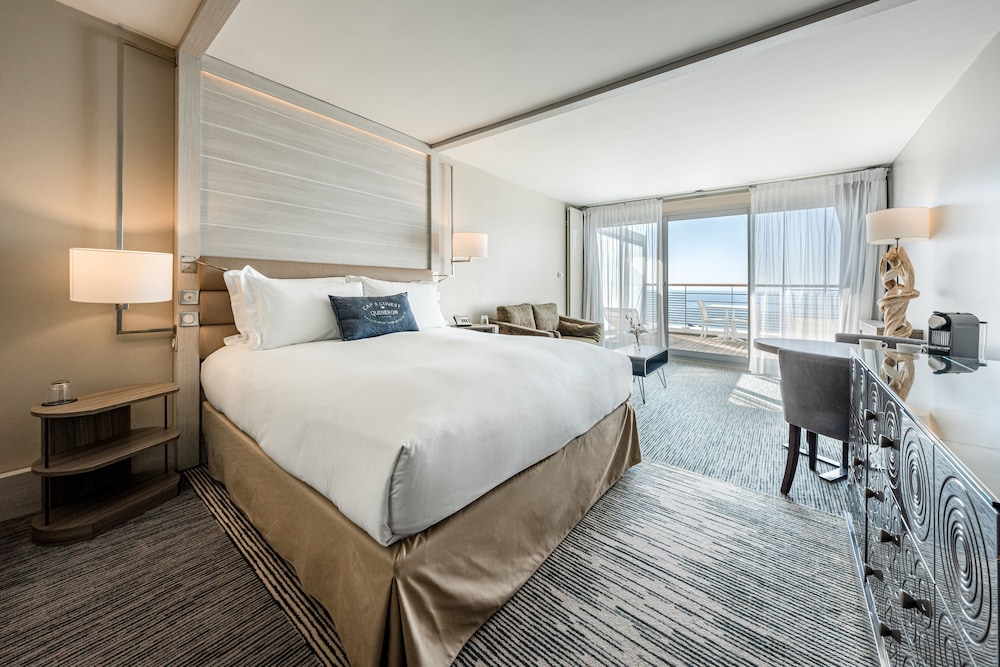 Sofitel Suite Sea view Two singles or a large bed any floor terrace