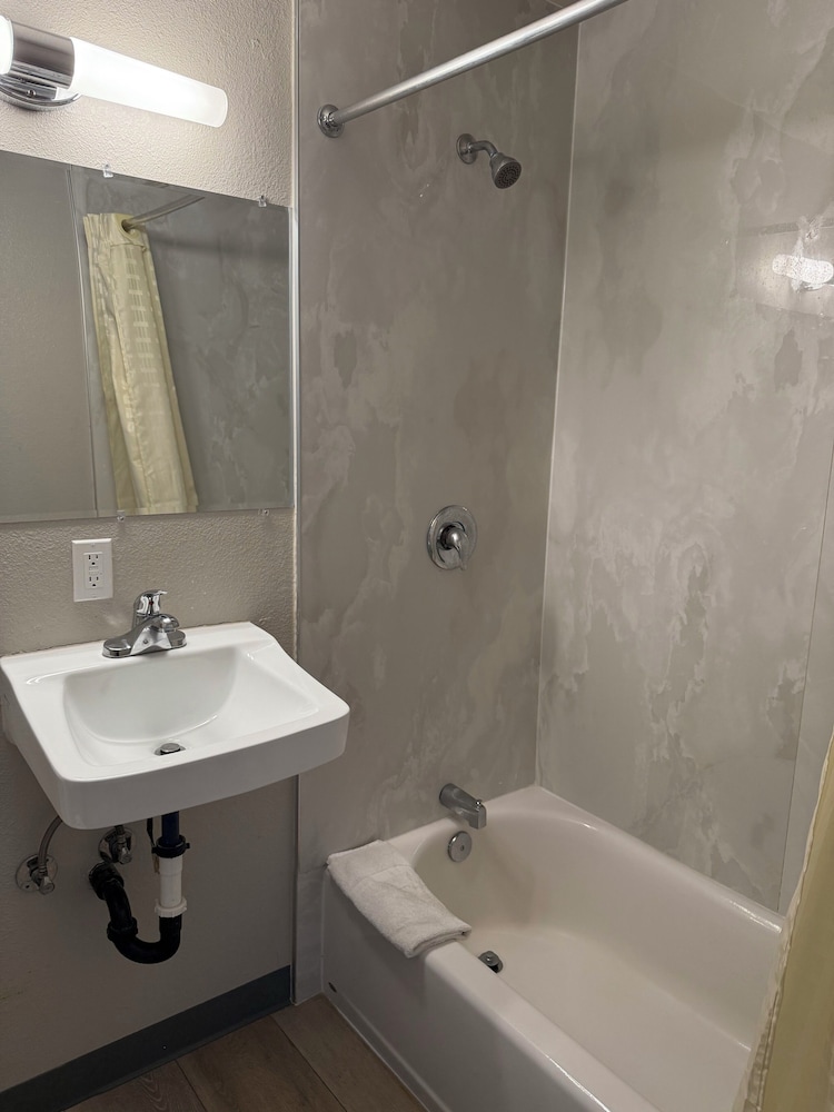 Suite, 1 Queen Bed, Non Smoking - Photo 6