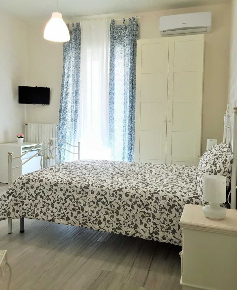 Deluxe Triple Room, Private Bathroom, City View photo 1