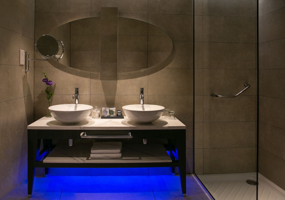 One Bedroom Suite - Pool View - Photo 3