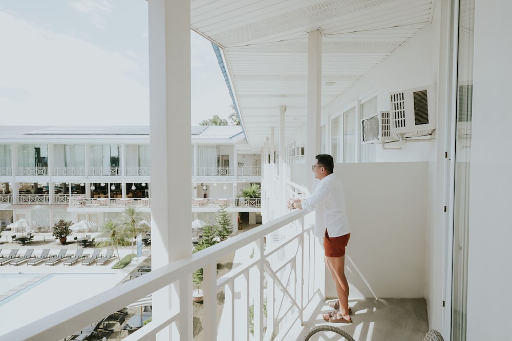 Deluxe Double or Twin Room, 2 Double Beds, Balcony, Pool View photo 2
