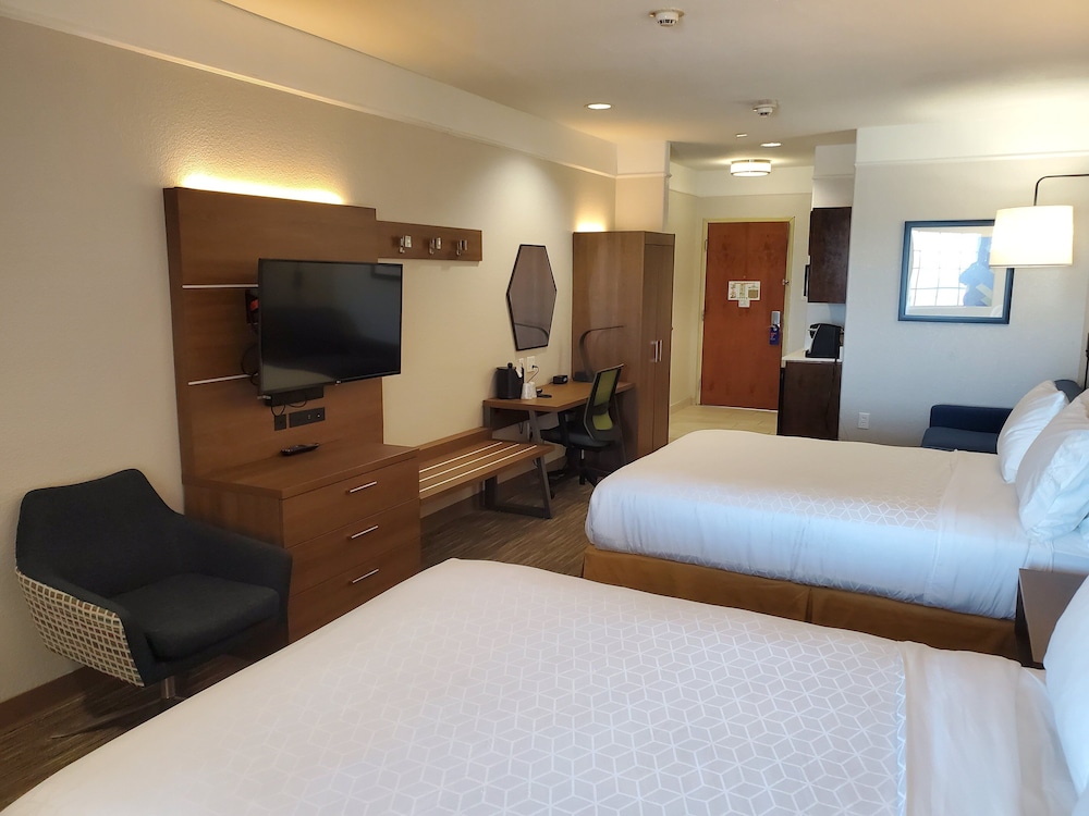 Suite, 2 Queen Beds, Accessible (Communication) photo 3