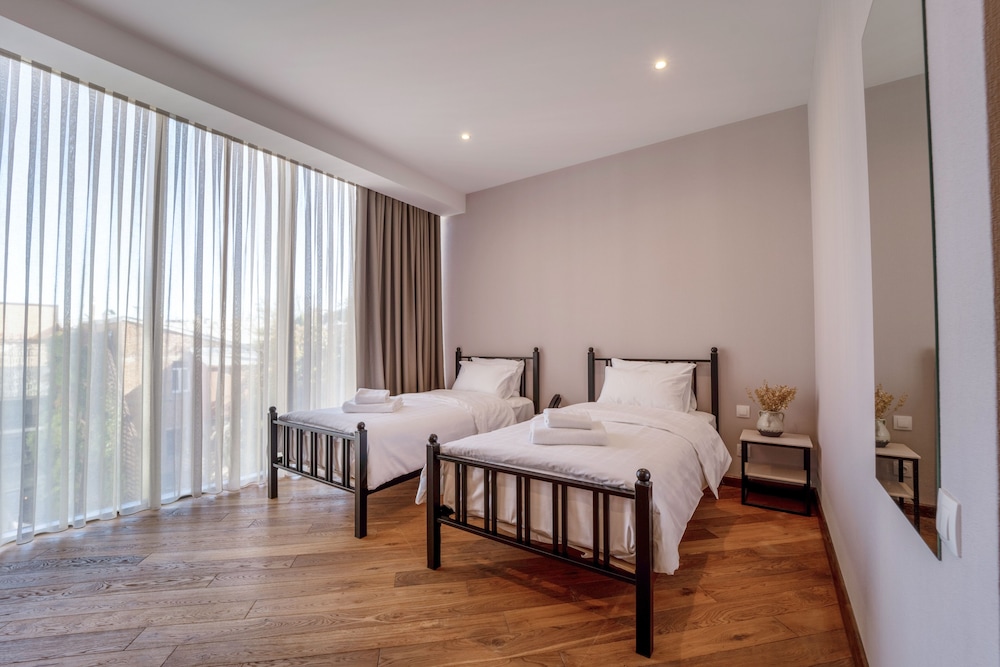 Standard Twin Room - Photo 1