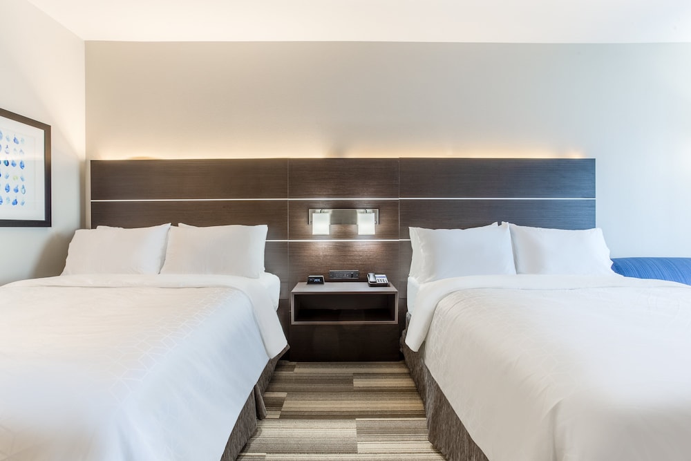 Suite, Multiple Beds (& Sofa Bed) - Photo 5