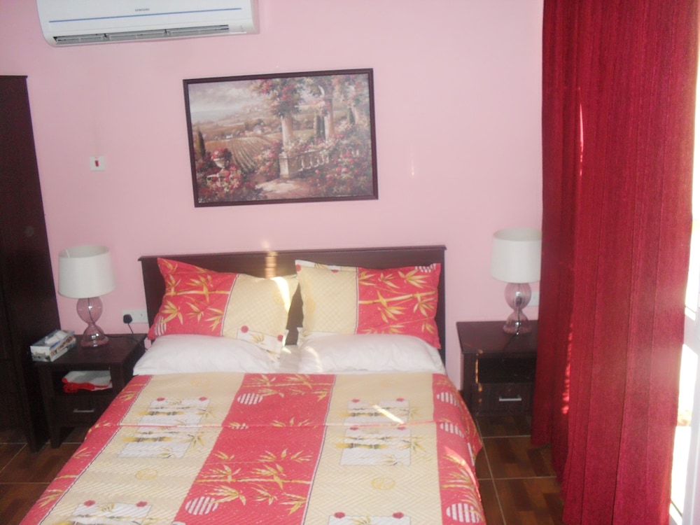 Twin Room (Red ) photo 2