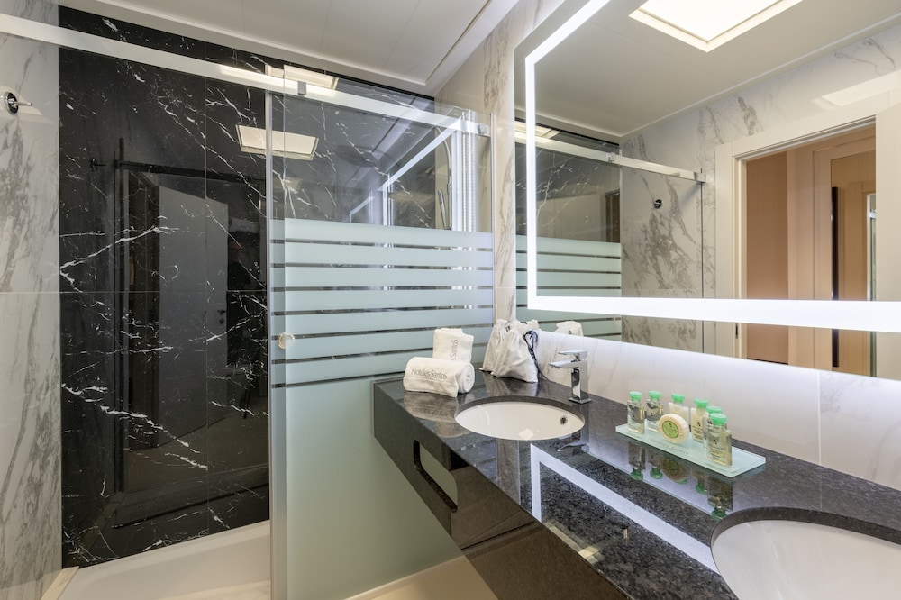 Executive Double or Twin Room - Photo 12