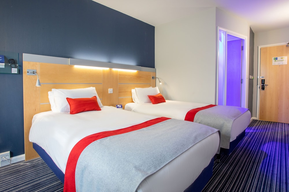 Standard Room, 2 Twin Beds (with Free Hot Breakfast) - Photo 3
