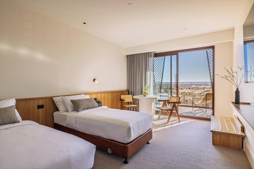 Standard Room, 2 Bedrooms, Connecting Rooms, Park View photo 3