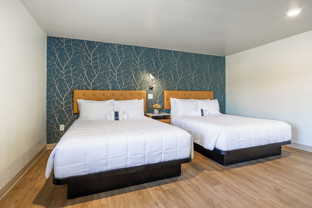 Deluxe Quadruple Room, 2 Queen Beds, Mountainside photo 3