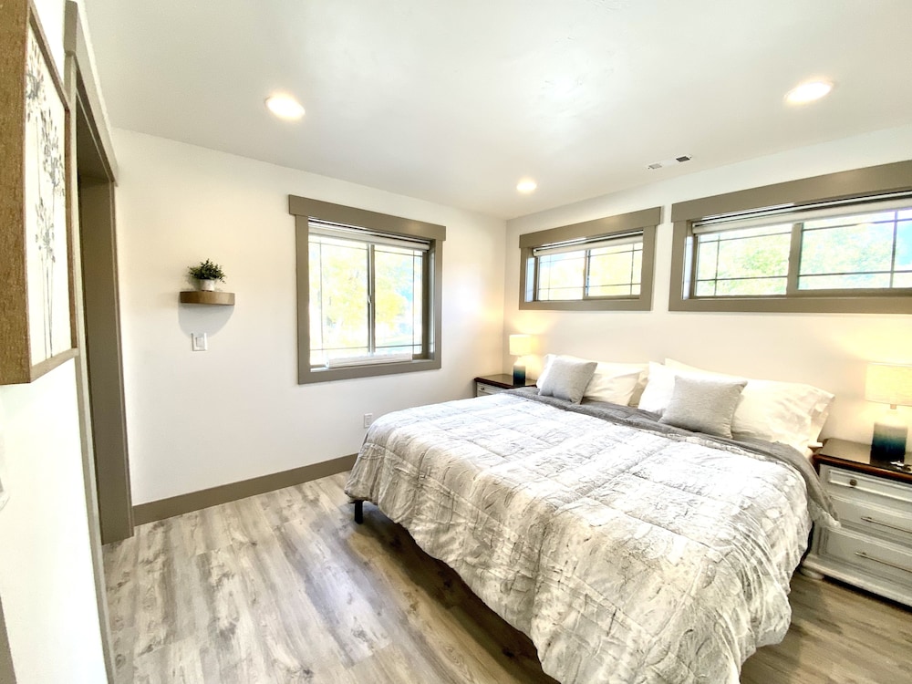 Presidential Apartment, Private Bathroom (3 / No Pets) photo 3