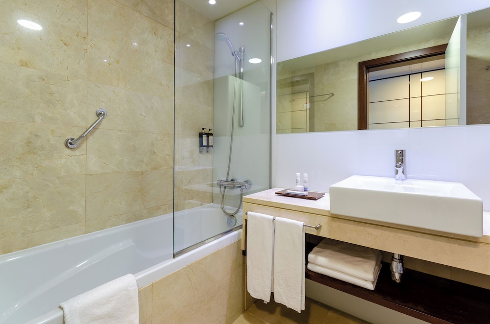 Standard Double or Twin Room - Photo 8
