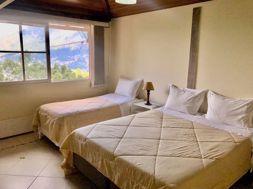Exclusive Triple Room, Ensuite, Mountain View photo 1