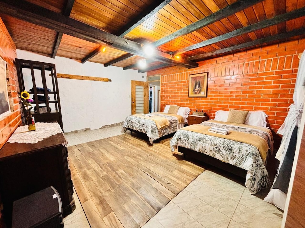 Basic Cottage, 2 Queen Beds photo 1