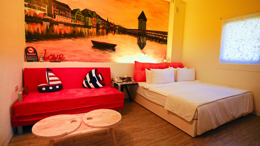 Honeymoon Room, 1 Queen Bed, Non Smoking photo 1