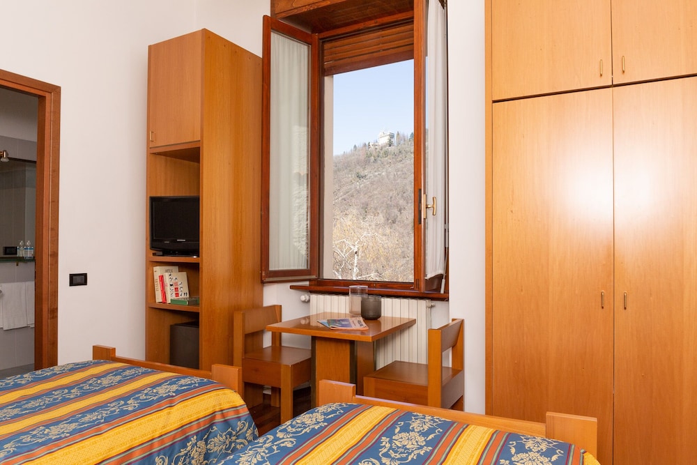Deluxe Twin Room, Lake View photo 3