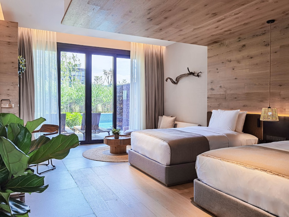 Superior Room, 2 Twin Beds, Garden View