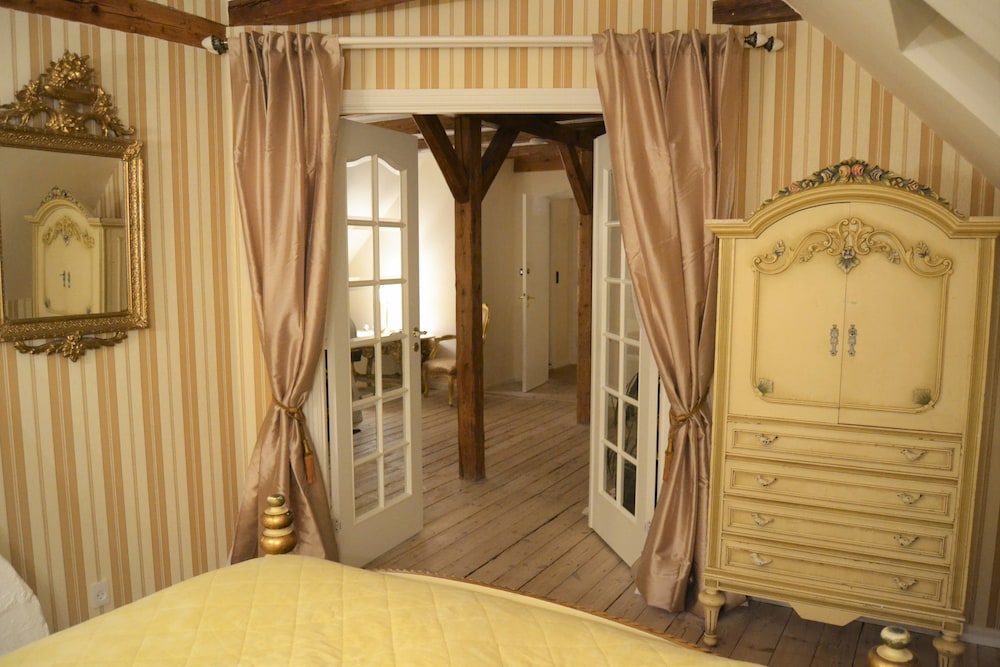 Deluxe Suite, 1 King Bed with Sofa bed, Balcony, Beach View photo 2